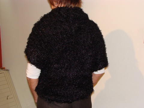 Saco en lana con pelos negra.